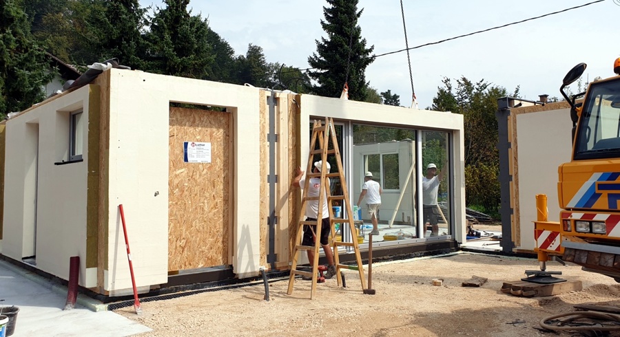 Gradnja pasivne hiše – 4. del: montaža na temeljno ploščo