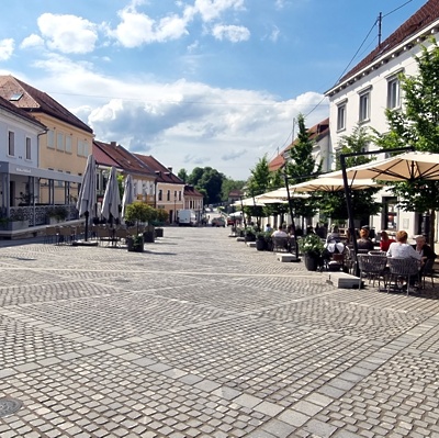 Živa Deu: Razvoj in preoblikovanje starih mestnih trgov