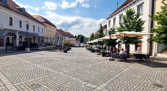 Živa Deu: Razvoj in preoblikovanje starih mestnih trgov