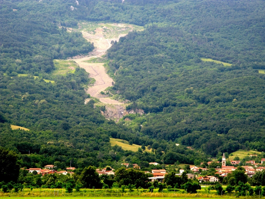 Plaz Slano blato: od naravne sile do inženirskega nadzora