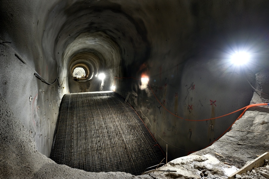 Elea iC: Drugi tir železniške proge Divača–Koper Premoščanje kraških jam v predoru Beka